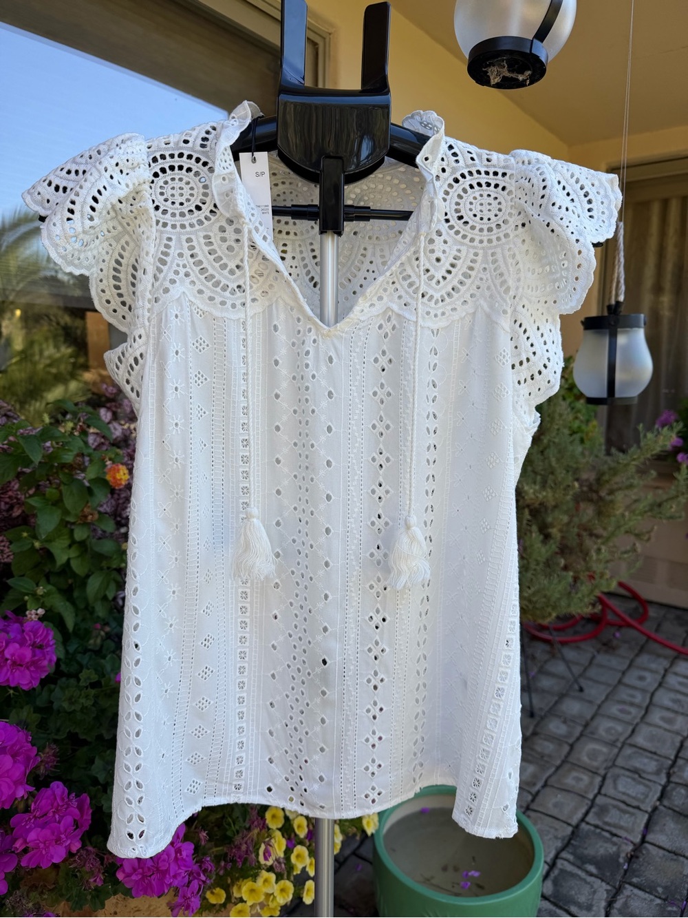 NWT TahariWomen's White Eyelet Lace Peasant Top